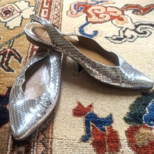 Stuart Weitzman Minnie Silver Serpent Sling Back Flats in Size 11